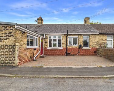 2 bedroom Mid Terrace Bungalow for sale