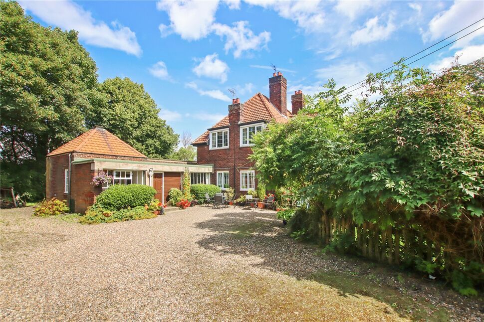 5 bedroom Detached House for sale, Chester Moor, Chester Le Street, DH2 £600,000