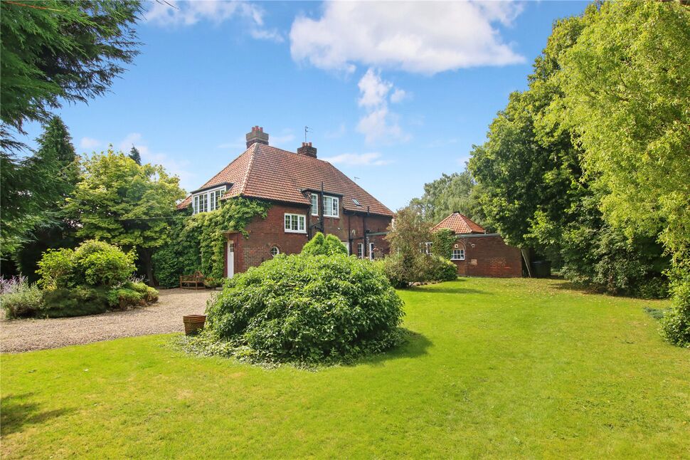 5 bedroom Detached House for sale, Chester Moor, Chester Le Street, DH2