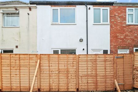 Hares Buildings, 3 bedroom Mid Terrace House to rent, &pound;825 pcm