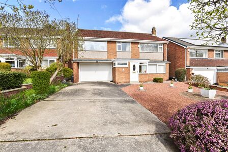 Carrowmore Road, 5 bedroom Detached House for sale, £330,000