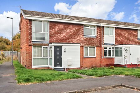 Lilac Grove, 2 bedroom  Flat for sale, £60,000