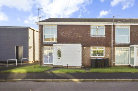 Elmway, 2 bedroom  Flat for sale, £65,000