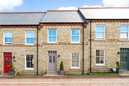 3 bedroom Mid Terrace House for sale