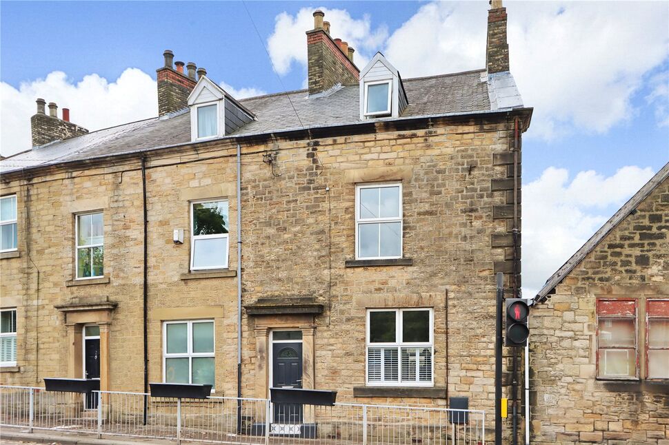 3 bedroom Mid Terrace House for sale