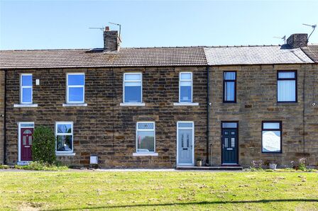 3 bedroom Mid Terrace House for sale