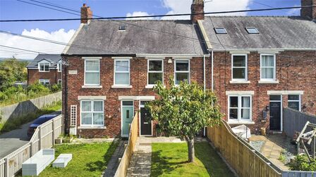 3 bedroom Mid Terrace House for sale