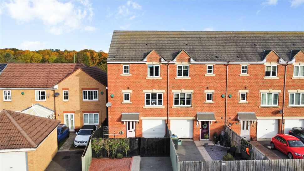 4 bedroom End Terrace House for sale