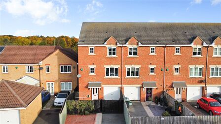4 bedroom End Terrace House for sale