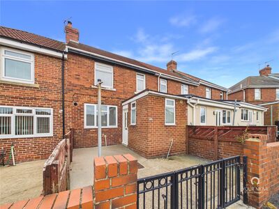 3 bedroom Mid Terrace House for sale