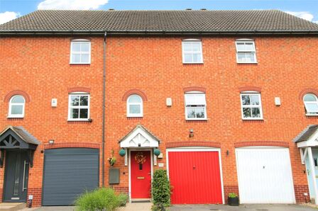 Brooker Close, 3 bedroom Mid Terrace House for sale, £210,000