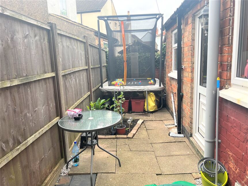 2 bedroom Mid Terrace House for sale, Forest Road, Coalville, LE67 £