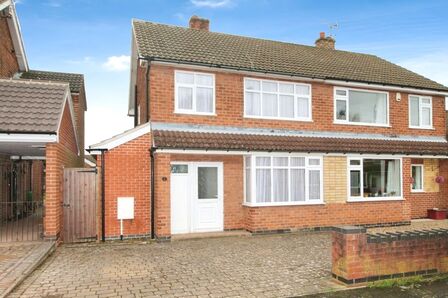 Perran Avenue, 3 bedroom Semi Detached House to rent, £975 pcm