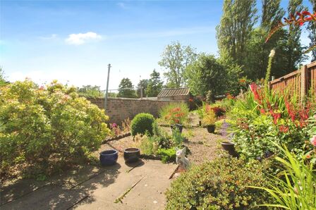 2 bedroom Mid Terrace House for sale