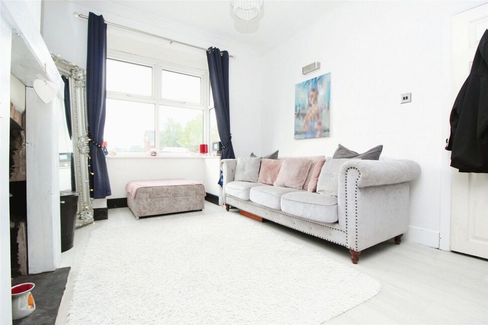 3 bedroom End Terrace House for sale, London Road, Coalville, LE67 £