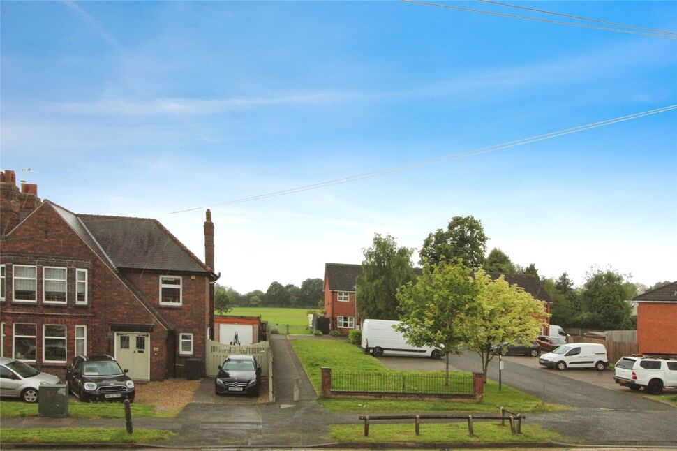 3 bedroom End Terrace House for sale, London Road, Coalville, LE67 £