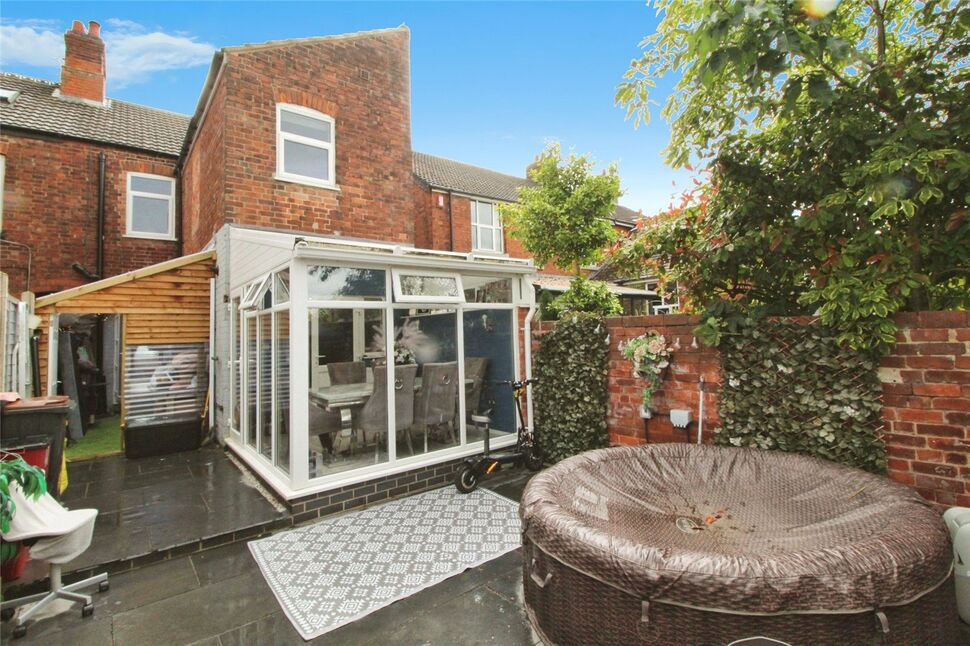 3 bedroom End Terrace House for sale, London Road, Coalville, LE67 £