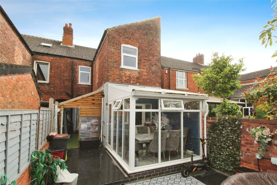 3 bedroom End Terrace House for sale, London Road, Coalville, LE67 £