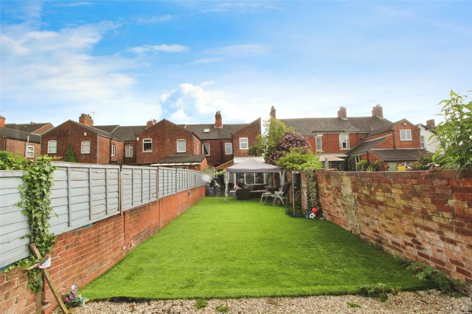 3 bedroom End Terrace House for sale, London Road, Coalville, LE67 £