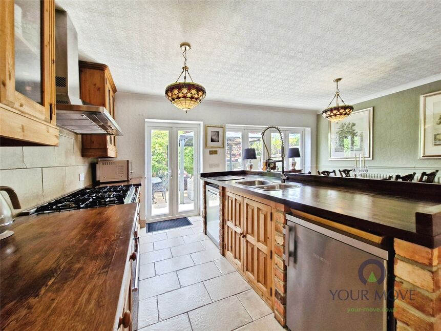 Kitchen / Lounge / Diner