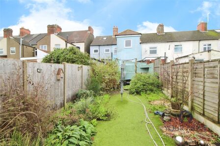 3 bedroom Mid Terrace House for sale