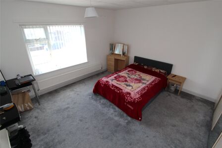 1 bedroom  Room to rent