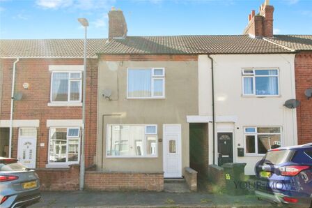 3 bedroom Mid Terrace House for sale