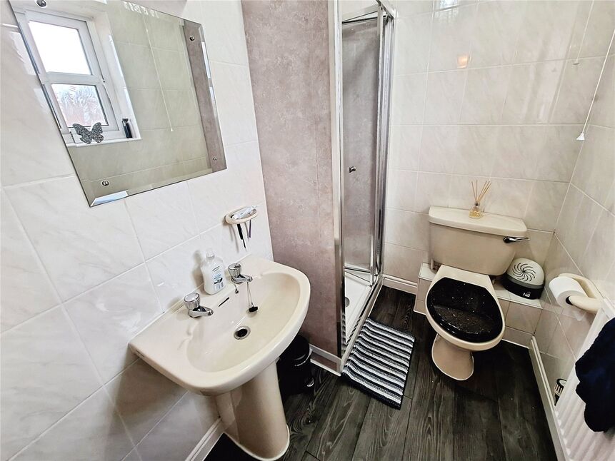 En-Suite Shower Wc
