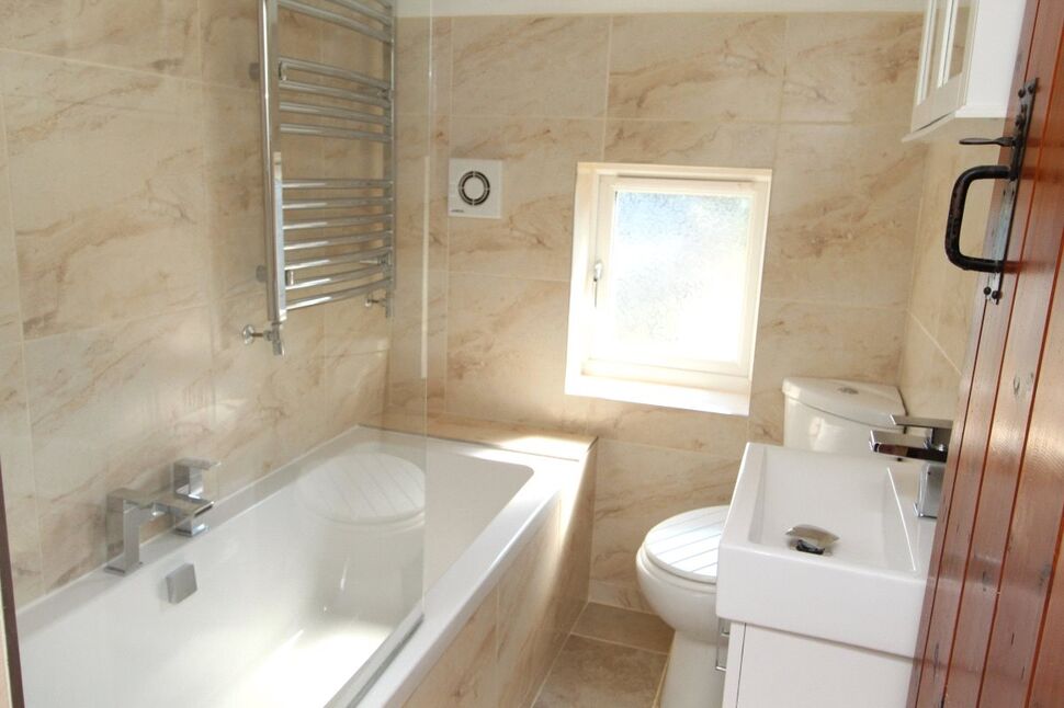 Family Bathroom / WC