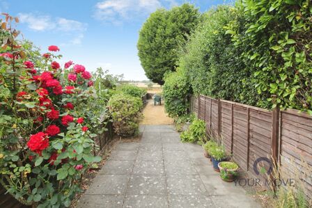 3 bedroom Mid Terrace House for sale