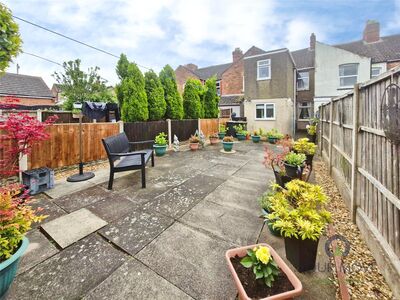 3 bedroom Mid Terrace House for sale