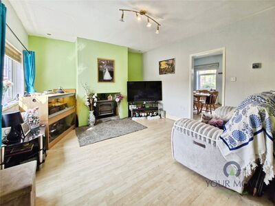 3 bedroom Mid Terrace House for sale