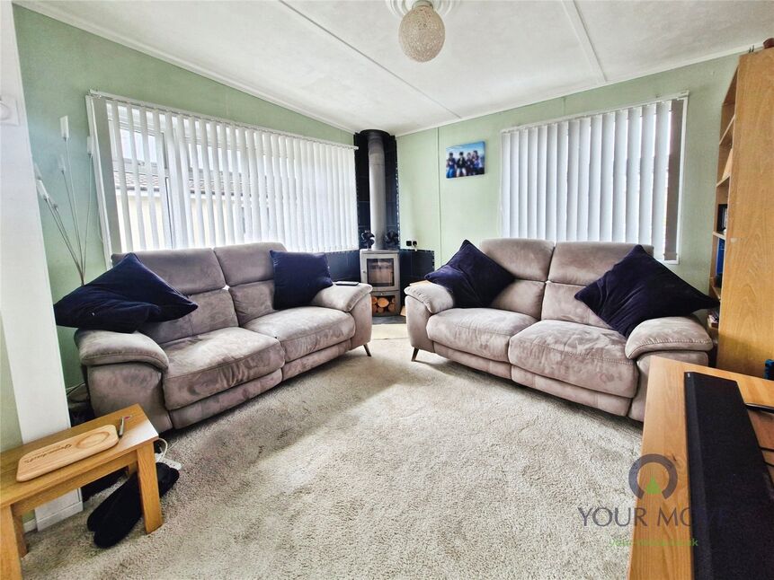 Kitchen / Lounge / Diner