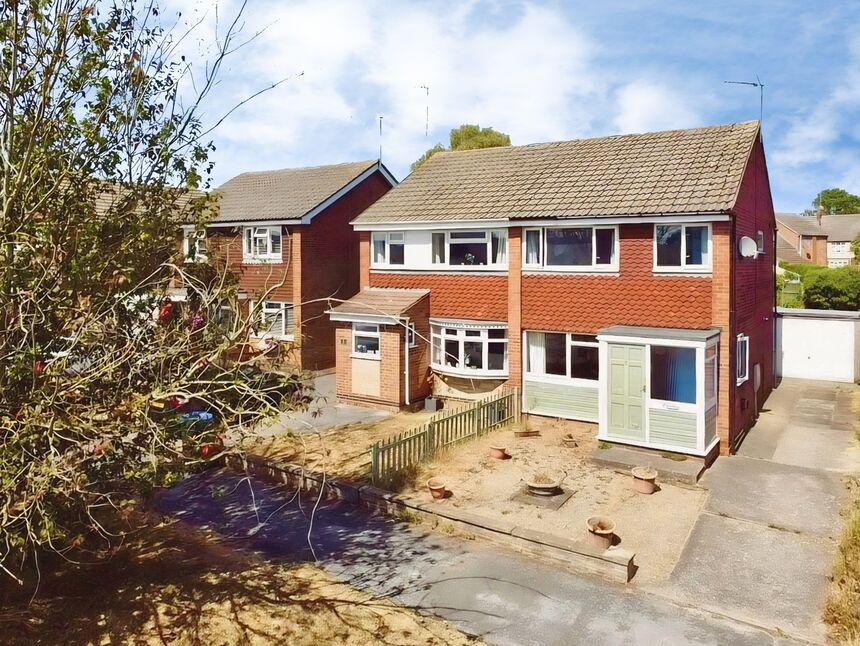 Main image of 3 bedroom Semi Detached House for sale, Meadow Road, Barlestone, Leicestershire, CV13