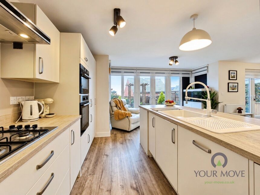 Kitchen / Dining