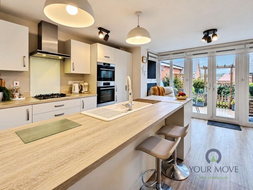 Kitchen / Dining