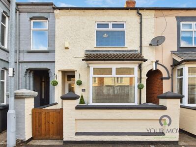 Park Road, 3 bedroom Mid Terrace House for sale, &pound;195,000