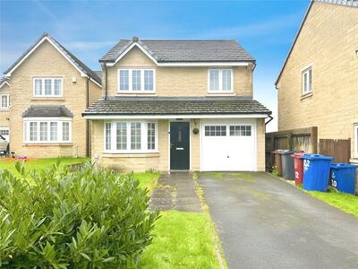 Coulthurst Gardens, 4 bedroom Detached House to rent, £1,100 pcm