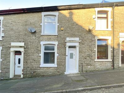 3 bedroom Mid Terrace House to rent