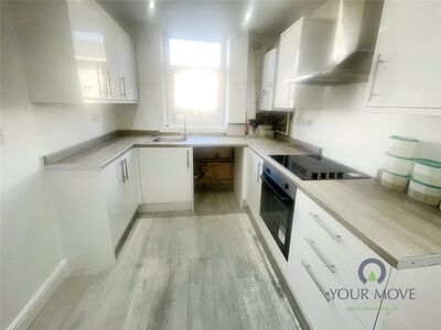 3 bedroom Mid Terrace House to rent