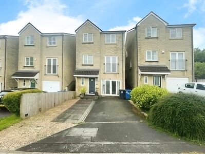 4 bedroom Detached House to rent