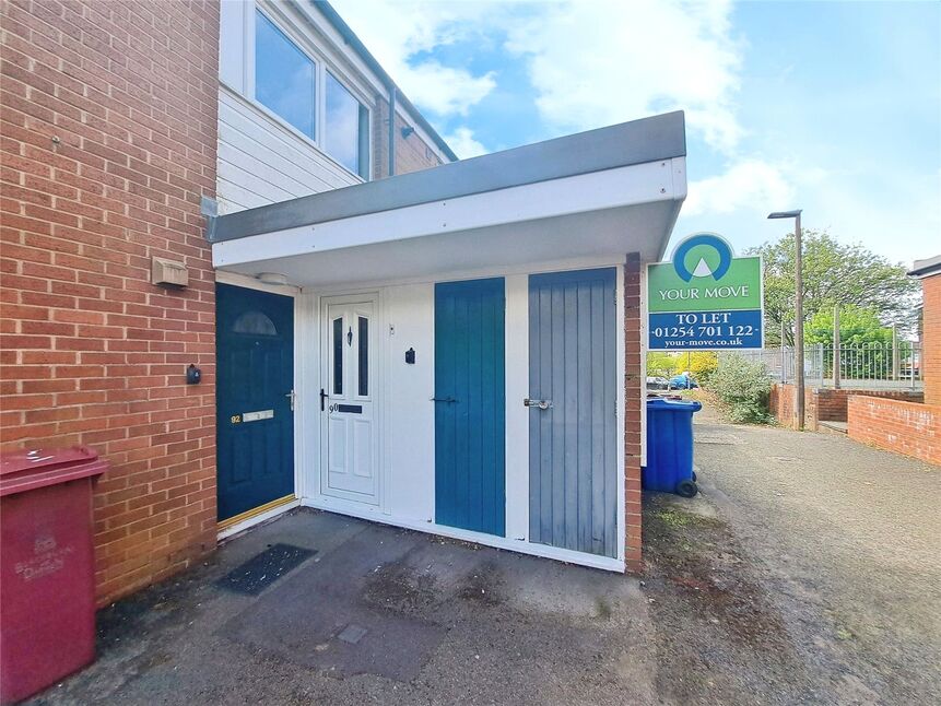 2 bedroom Flat to rent, Hilton Road, Darwen, BB3 £595 pcm