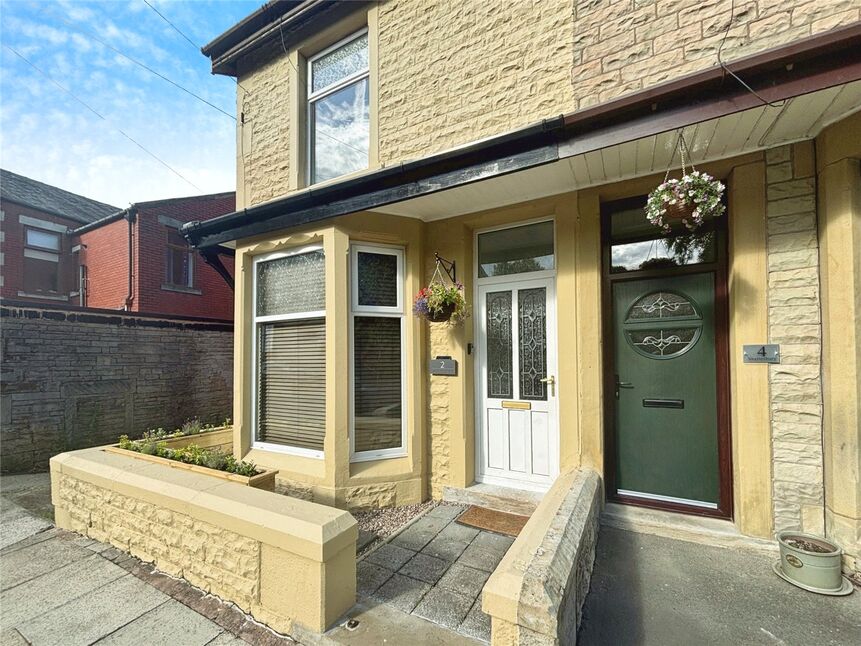 Main image of 2 bedroom End Terrace House to rent, Shaftesbury Avenue, Darwen, Lancashire, BB3
