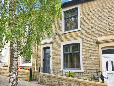 3 bedroom Mid Terrace House for sale