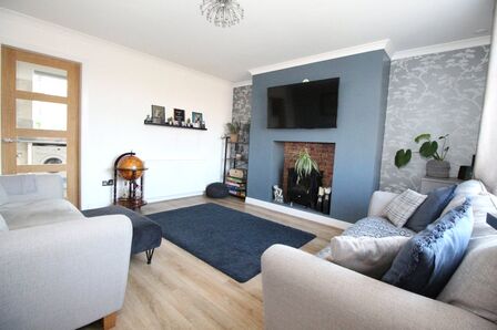 2 bedroom Mid Terrace House for sale