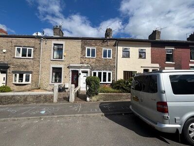 3 bedroom Mid Terrace House for sale