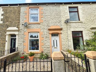 3 bedroom Mid Terrace House for sale