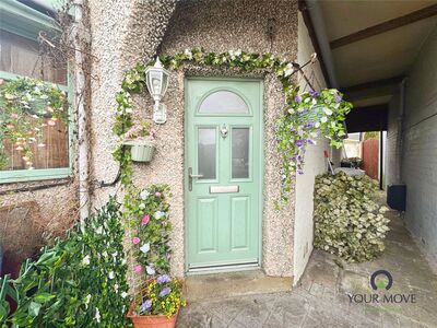 3 bedroom Mid Terrace House for sale