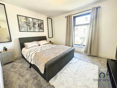 2 bedroom Mid Terrace House for sale
