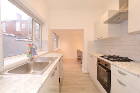 2 bedroom Mid Terrace House to rent
